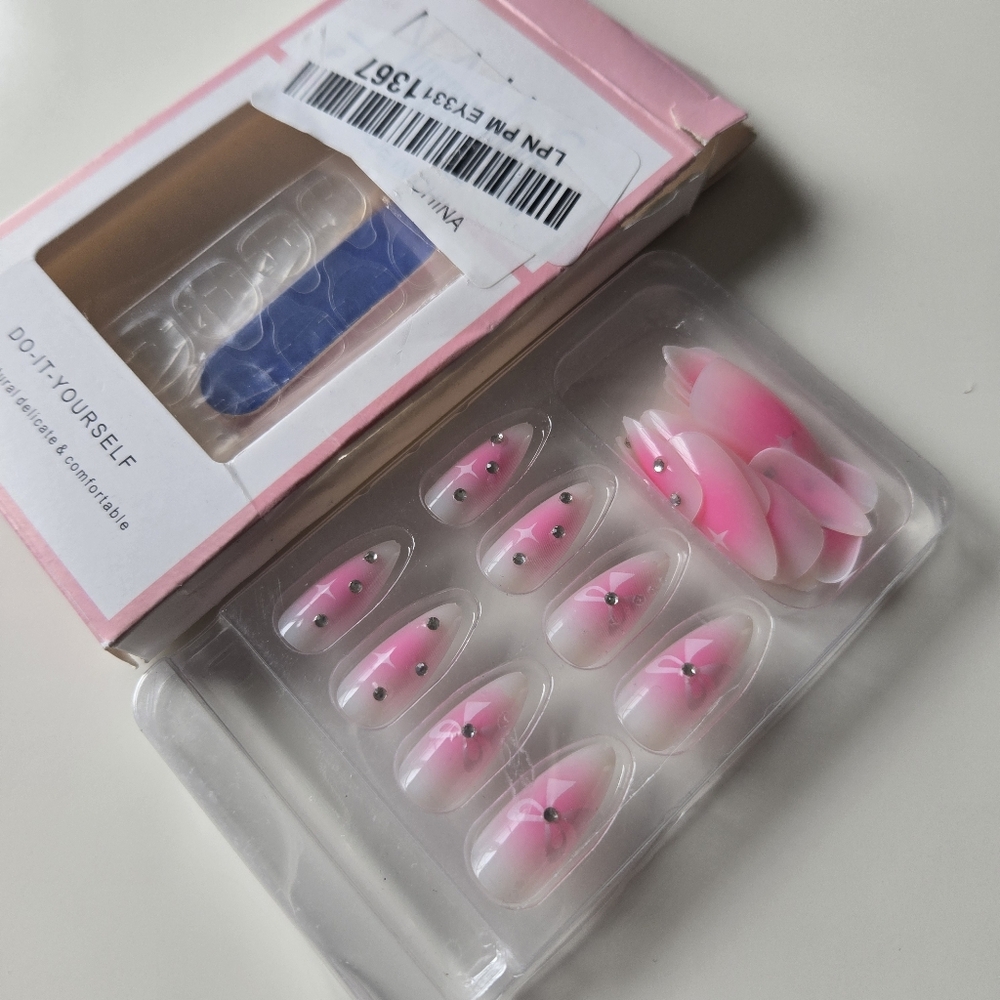 24pcs Pink Press Nails Short Medium Almond Fake Nails w/ Love Heart Bow Design - Picture 8 of 8